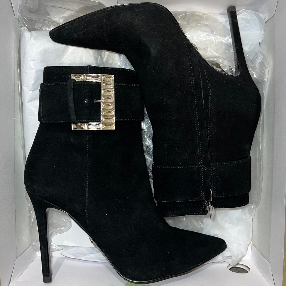 Michael Kors: GISELLE BOOTIE SUEDE